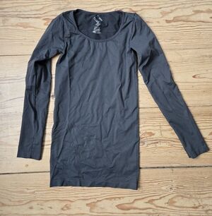 C’est Moi Grey Long Sleeve Scoop Neck Top XS